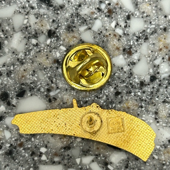 NUMBER #1 Girl Scout Leader Pin w/ Green Crystal Stone Gold-Tone - Picture 5 of 5